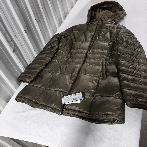 Ladies coats - Picture 6 of 7